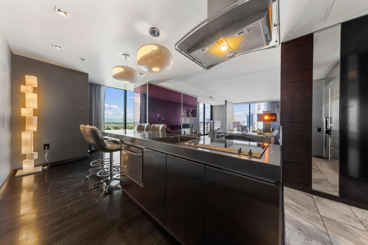 Huge Modern Luxury 17 Floor Panoramic Corner Suite With Open Balcony Лас-Вегас Экстерьер фото